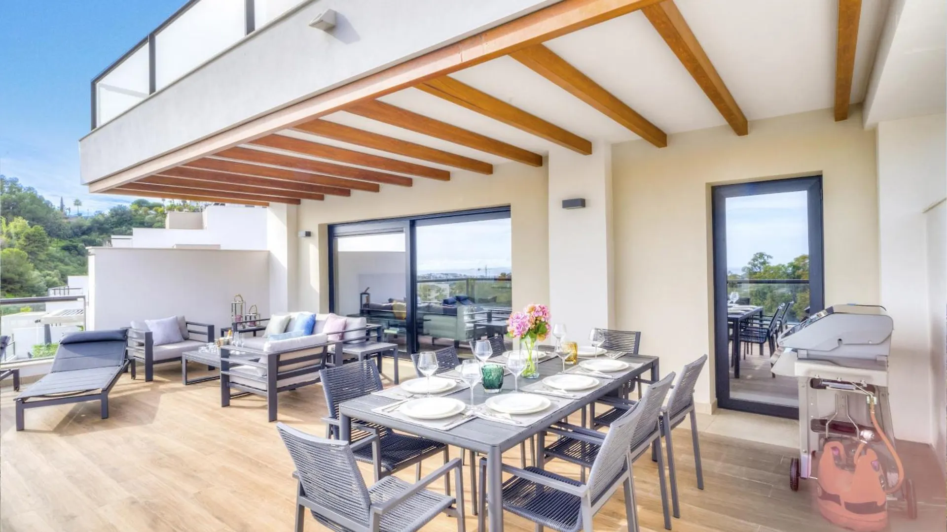 Marbella Lakes - 3 Bedroom Apartment