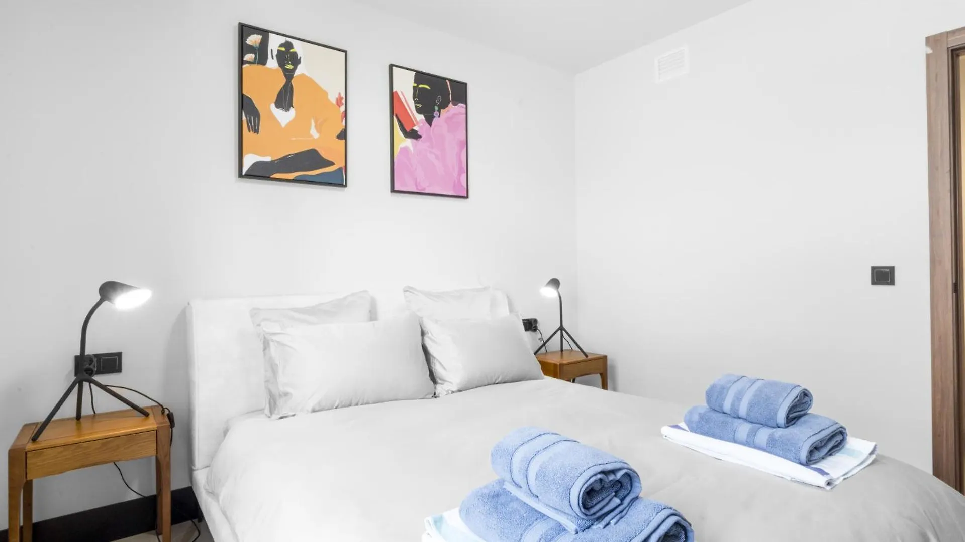 Marbella Lakes - 3 Bedroom Apartment