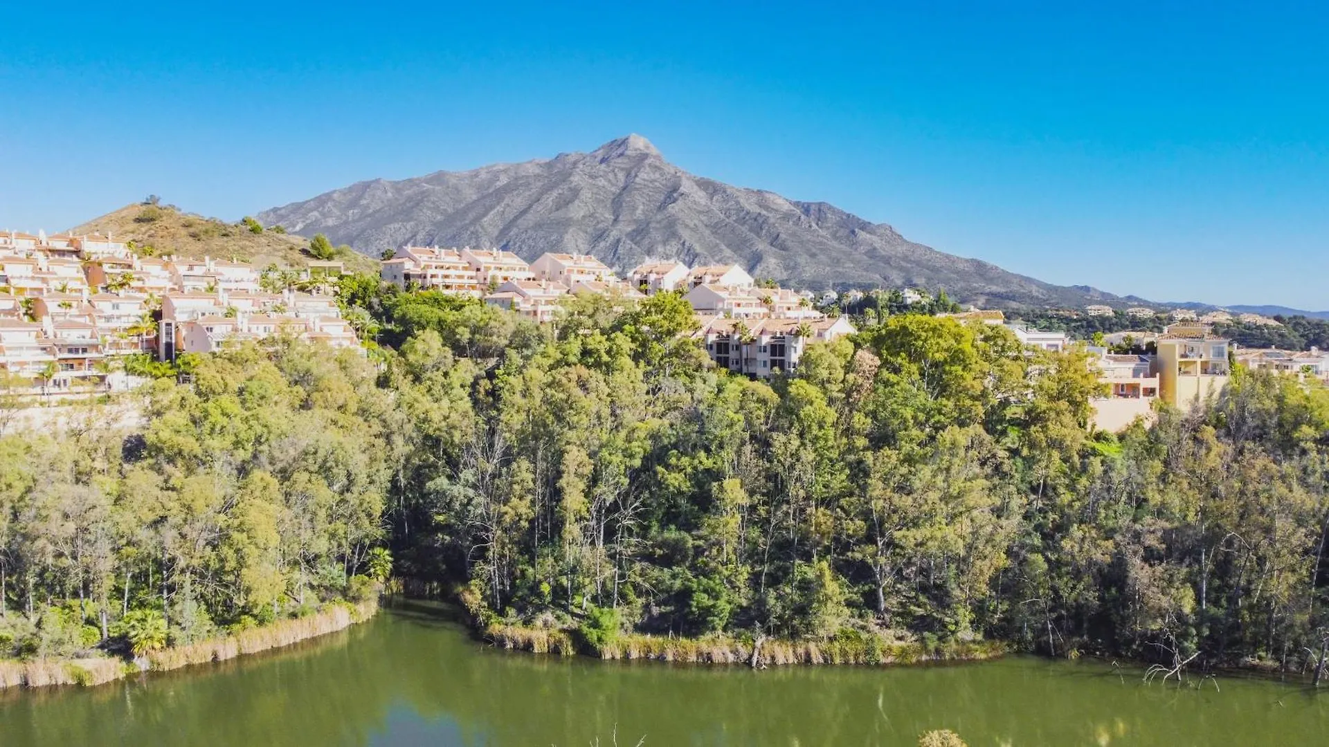 Marbella Lakes - 3 Bedroom Apartment Spain