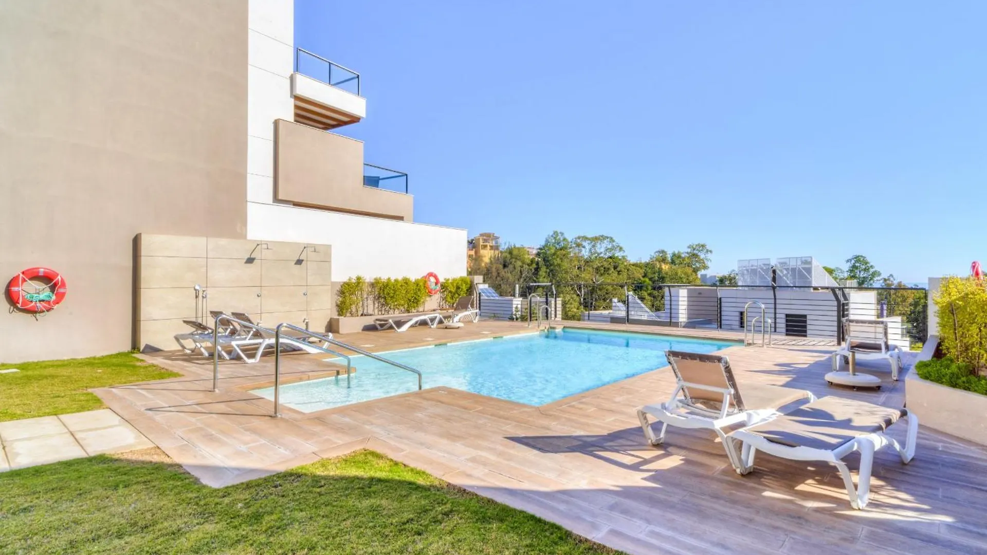Marbella Lakes - 3 Bedroom Apartment