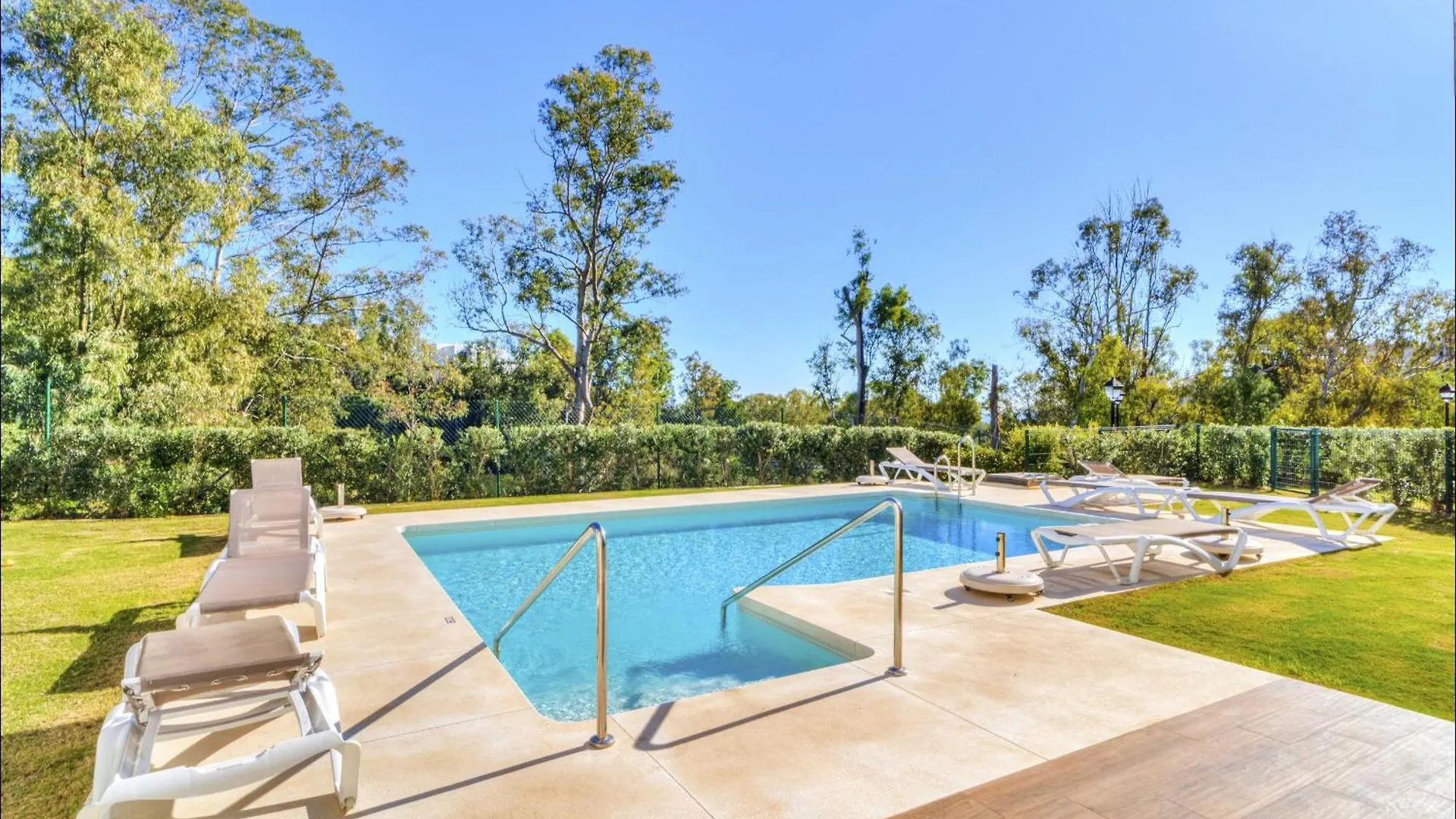 Marbella Lakes - 3 Bedroom Apartment
