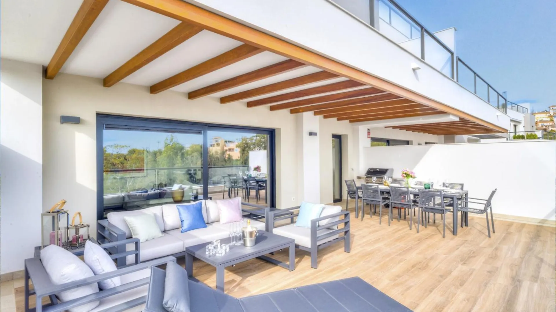 Marbella Lakes - 3 Bedroom Apartment