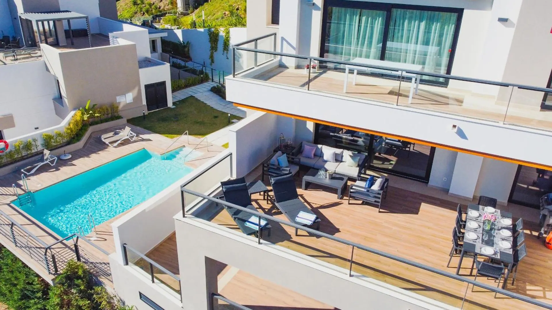Marbella Lakes - 3 Bedroom Apartment