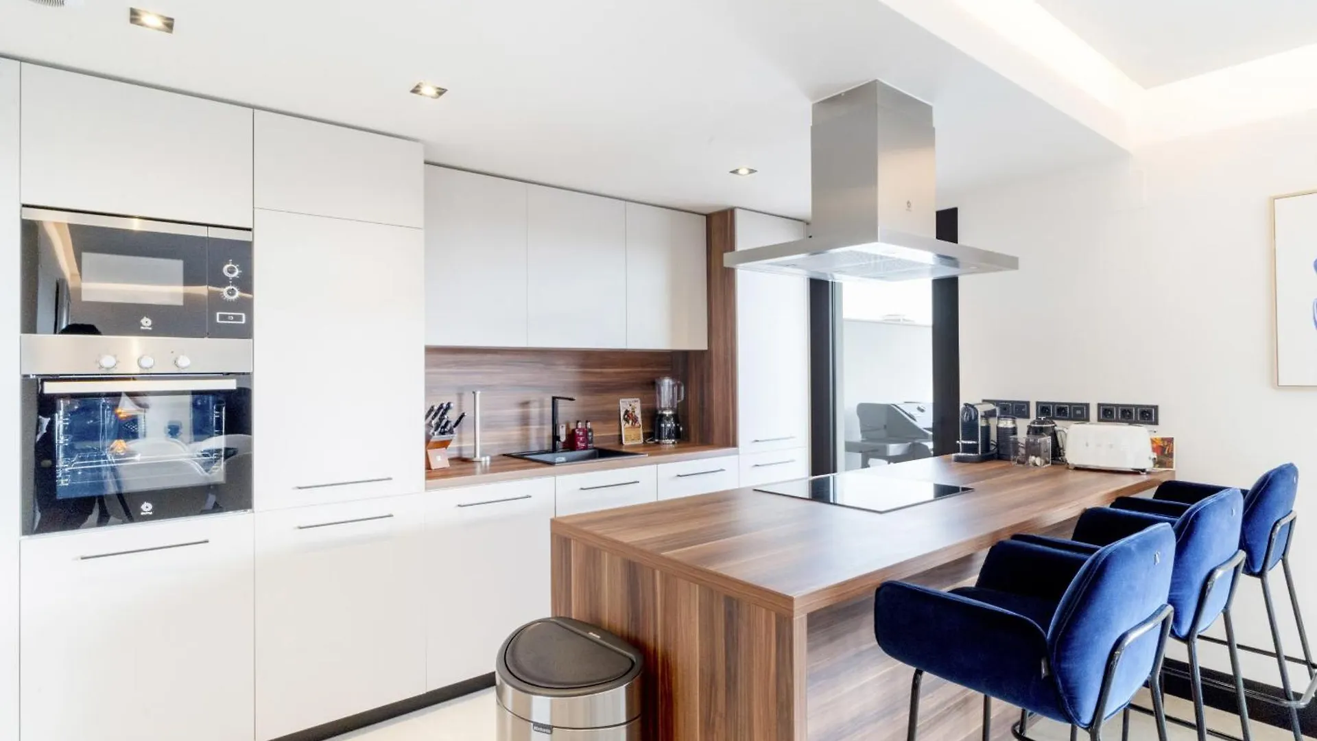 Marbella Lakes - 3 Bedroom Apartment contacts