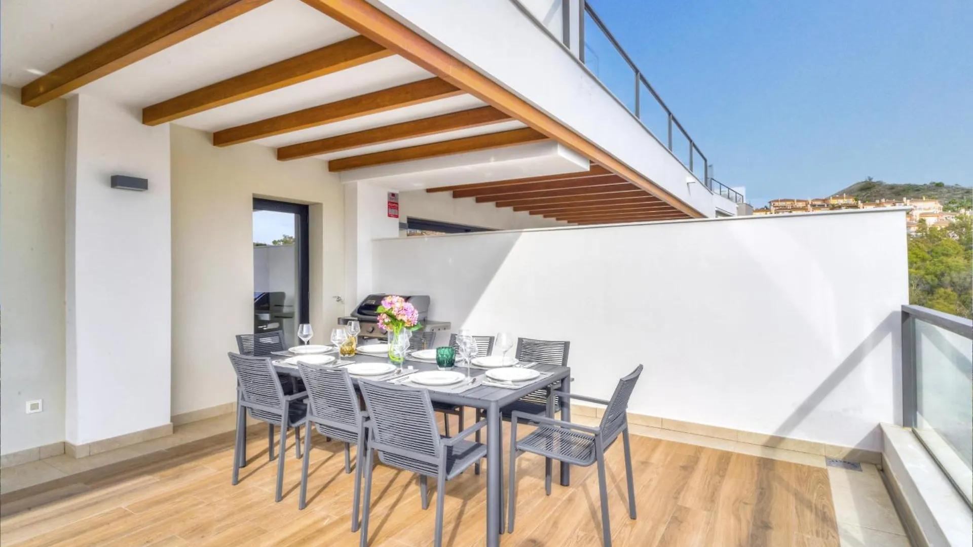 Marbella Lakes - 3 Bedroom Apartment