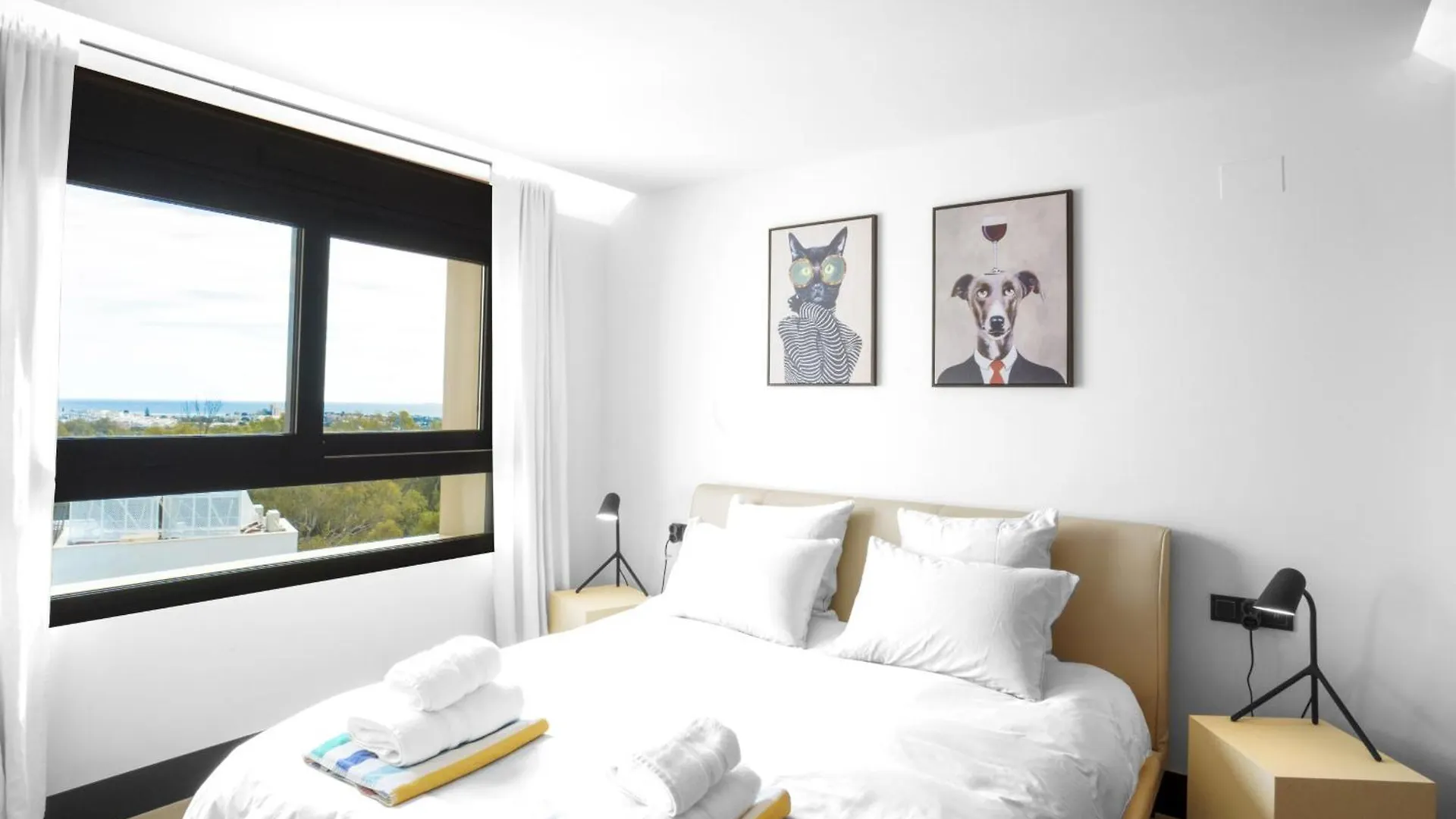 Marbella Lakes - 3 Bedroom Apartment