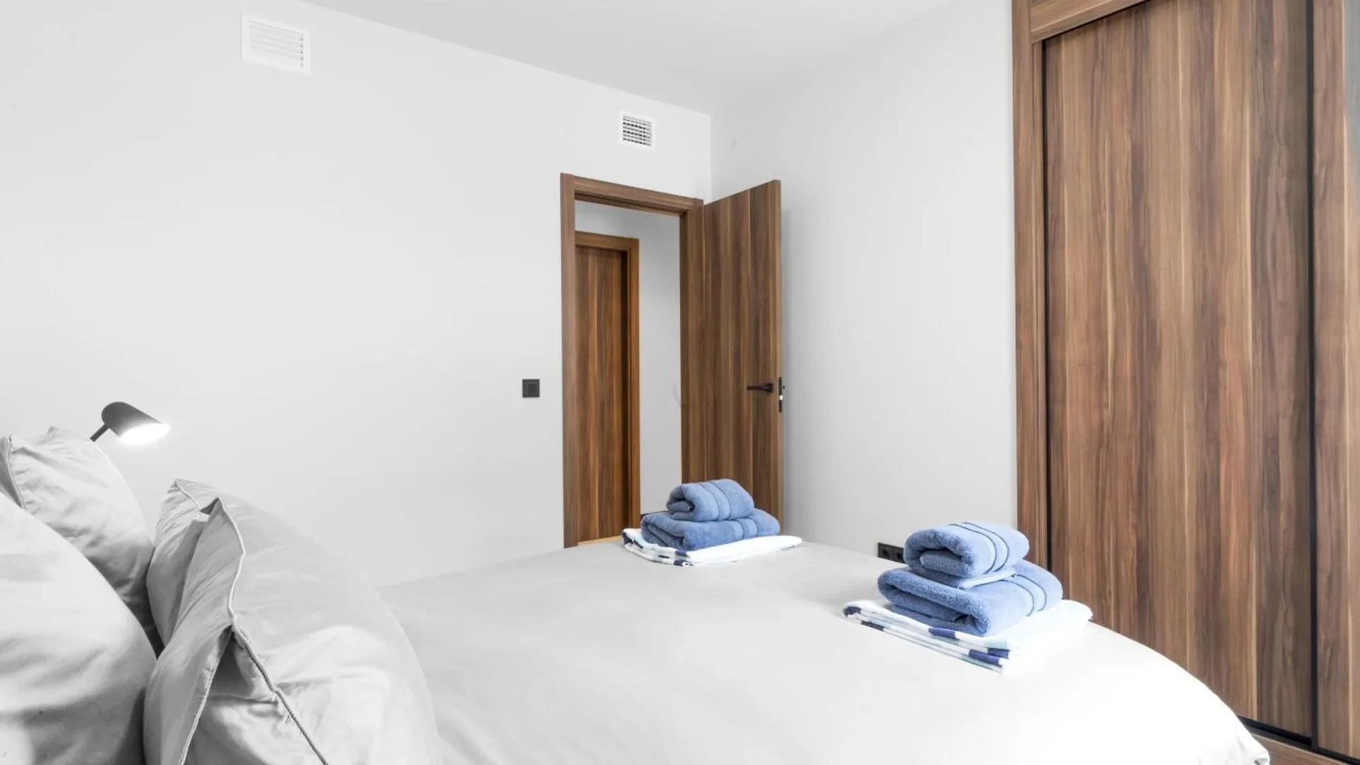 Marbella Lakes - 3 Bedroom Apartment