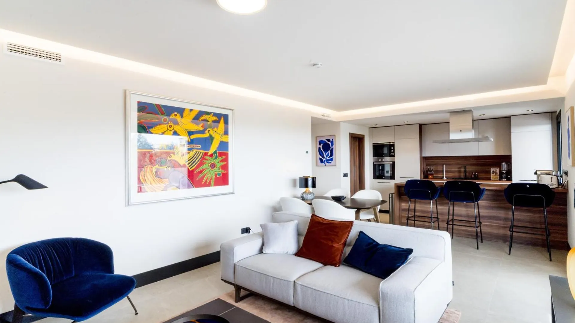 Marbella Lakes - 3 Bedroom Apartment
