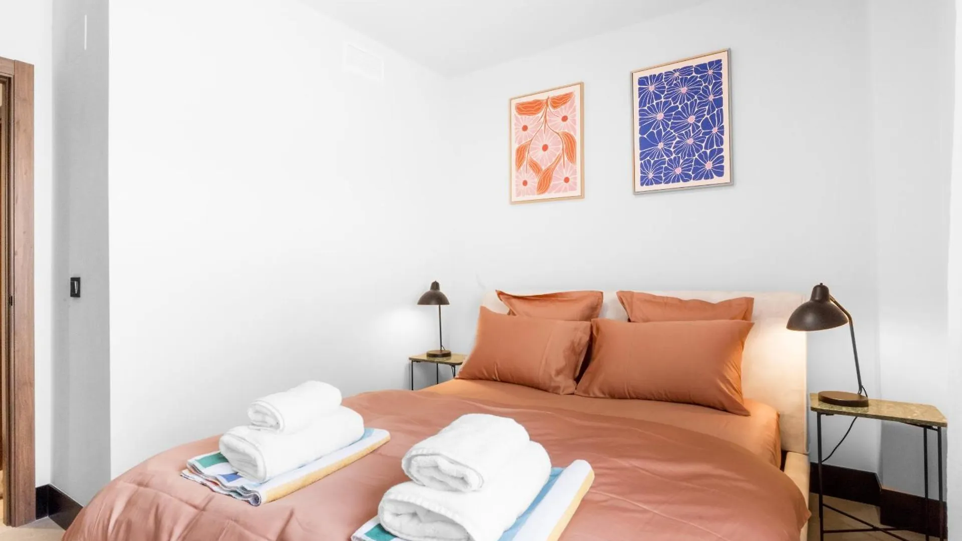 Marbella Lakes - 3 Bedroom Apartment