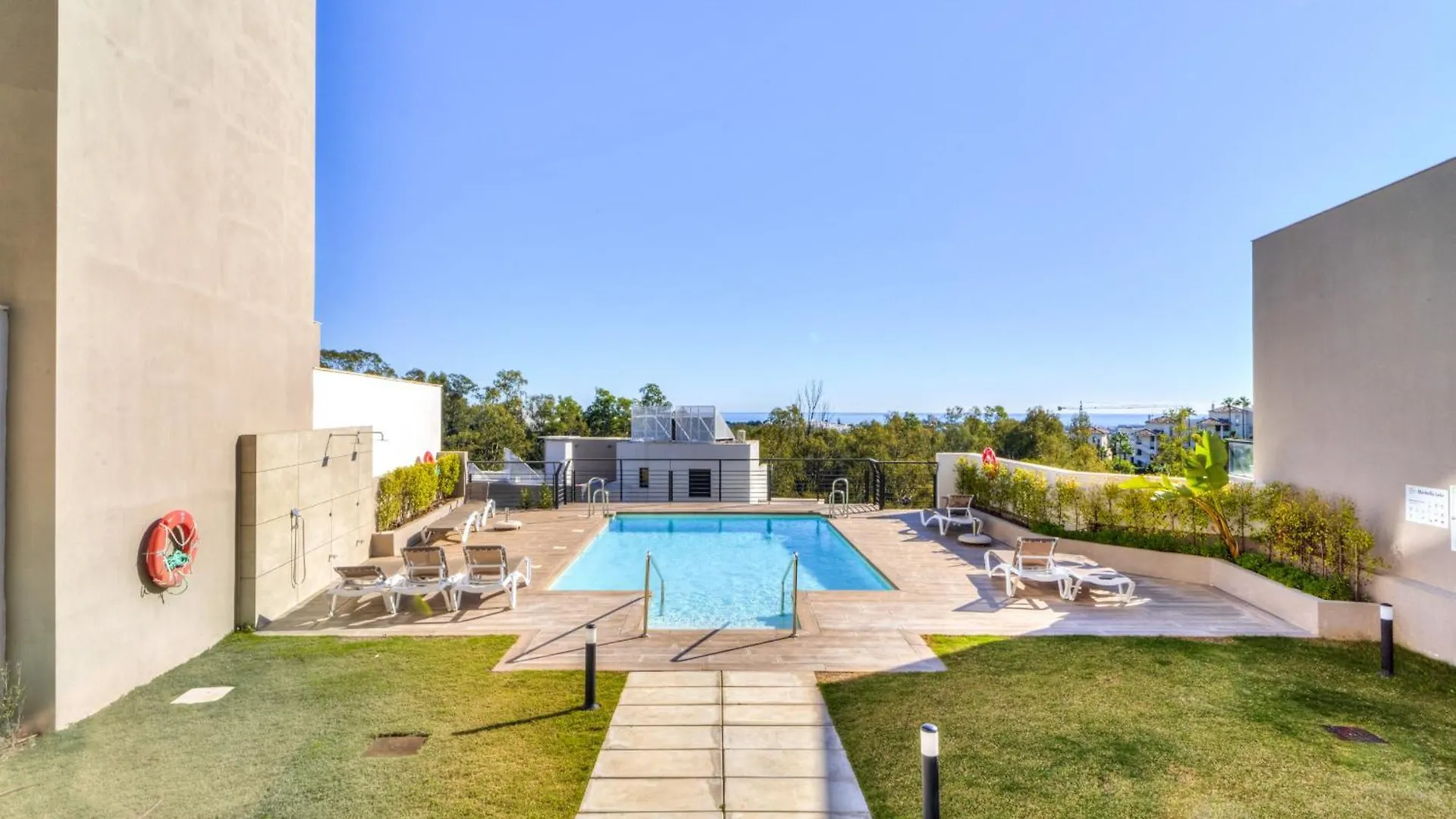 Marbella Lakes - 3 Bedroom Apartment