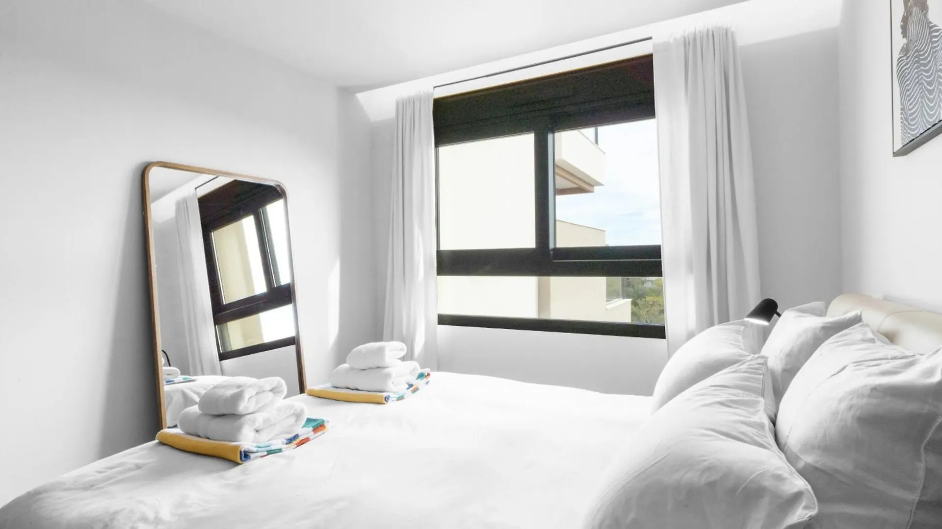 Marbella Lakes - 3 Bedroom Apartment